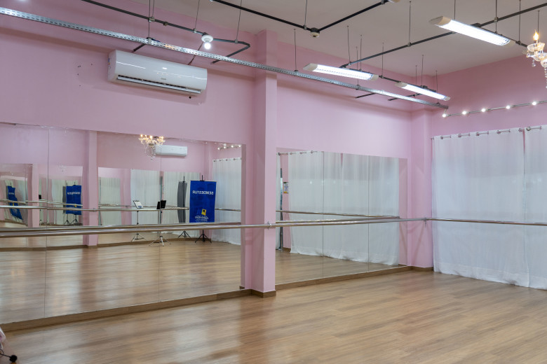 Nova sala de ballet é inaugurada na praça CEU