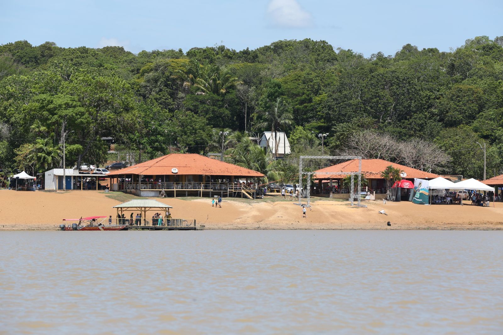 Comércio também está bem aquecido, proporcionando o melhor da nossa culinária aos visitantes