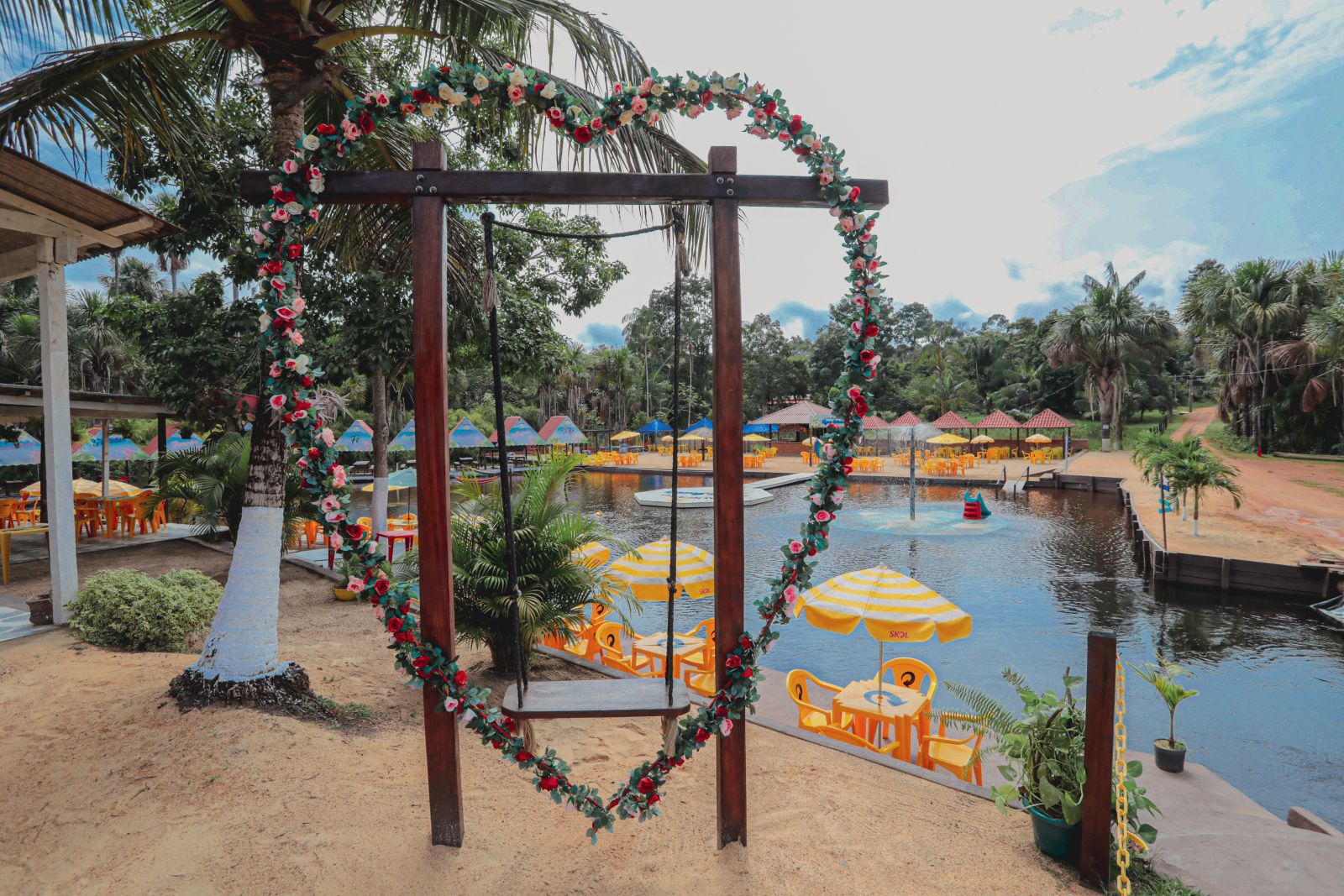 Turistas podem usufruir de tranquilidade, ar puro, comidas típicas variadas 