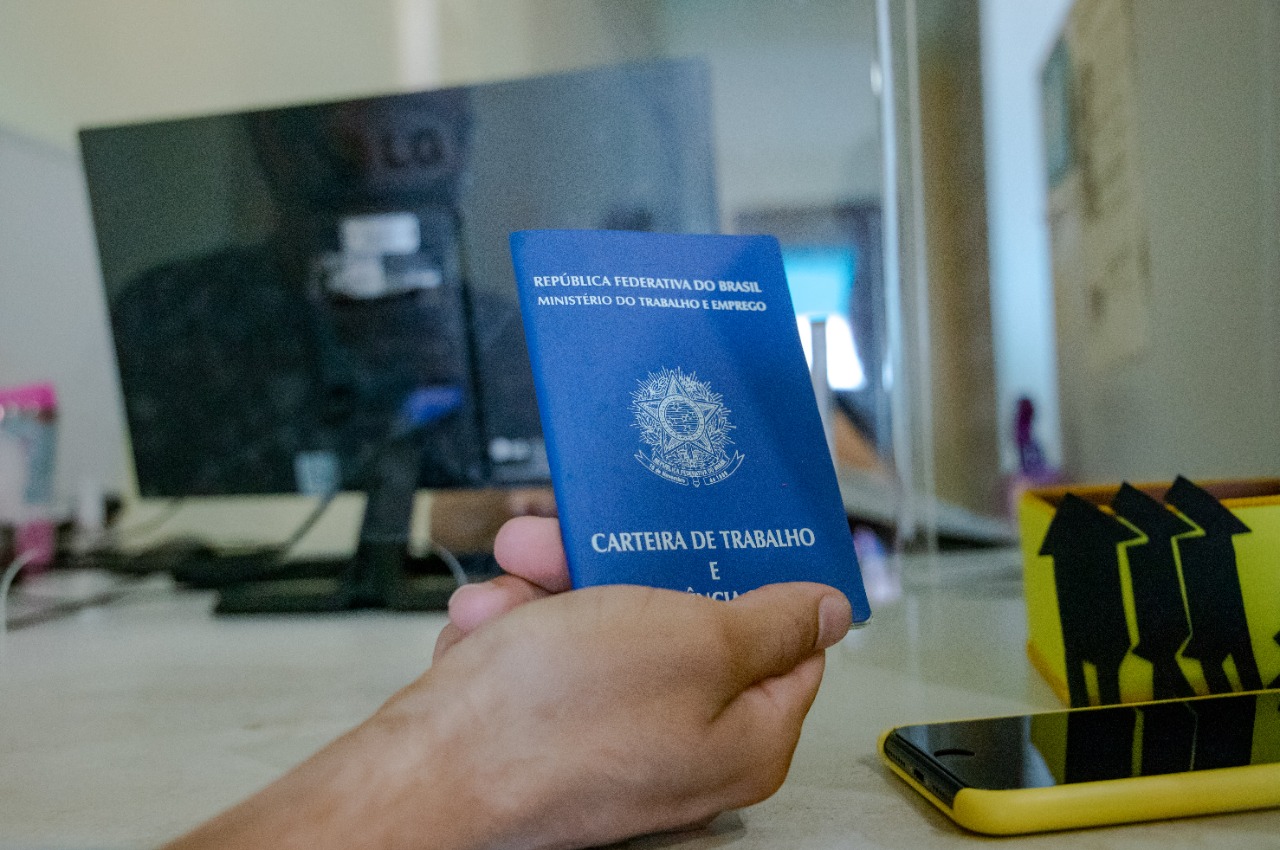 Estão sendo ofertadas 20 vagas de trabalho para auxiliar de restaurante