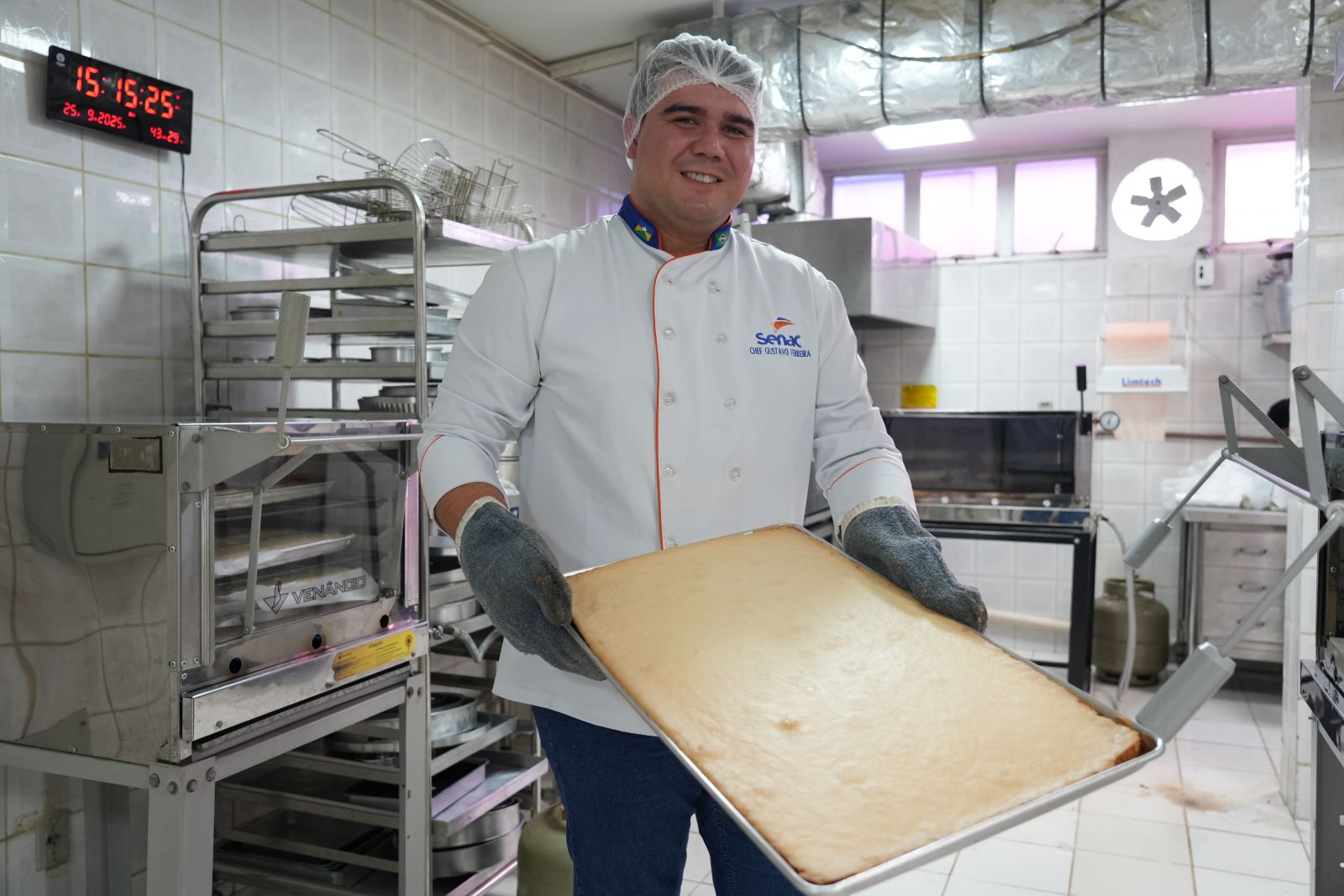 Prefeitura já começou o preparo de um imenso bolo de 111 metros 